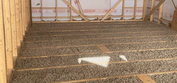 Golvbjälklag med lösullsisolering av cellulosa